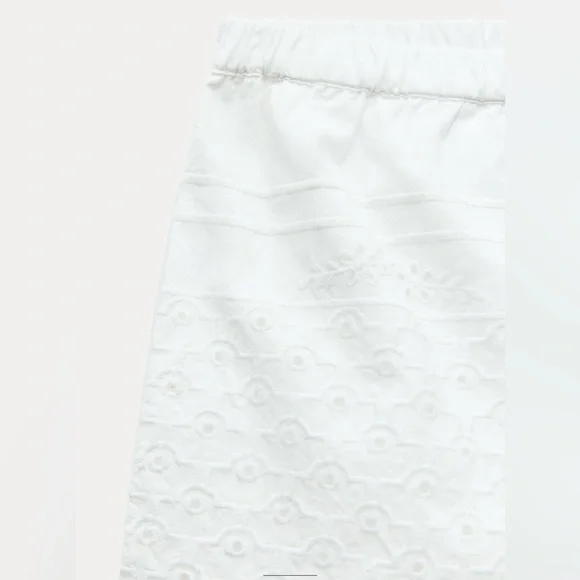 Zara White Elastic Mid waist Shorts - Picture 4 of 7